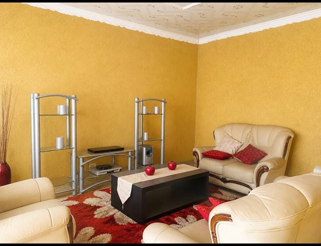 2 BEDROOM FLAT FOR SALE IN VANDERBIJLPARK CW 6